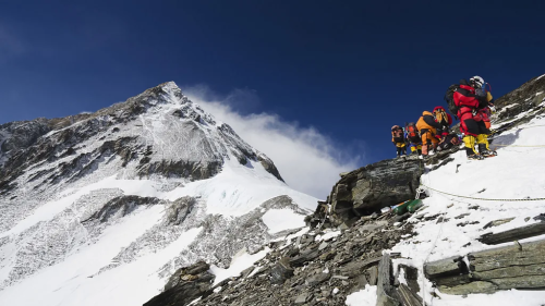 Rainbow Valley Everest : The Death Zone of Mount Everest